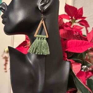 Beautiful hunter green earrings.